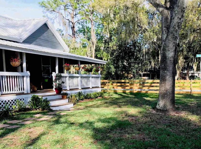 Cozy & Quaint! The Little Cottage for Big Hearts. A peaceful getaway in Florida! - Image 1