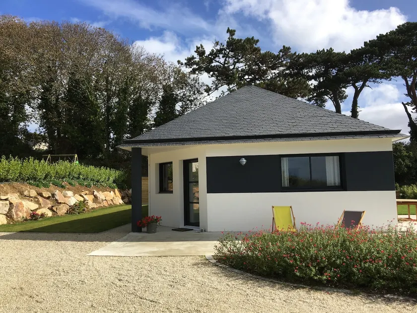 Very beautiful new **** villa located 2 minutes walk from the sea and 5 minutes from shops - Image 1