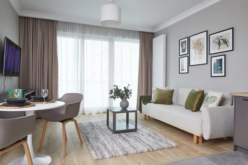 Metro Imielin 13th Floor Apartment by BookingHost - Image 1