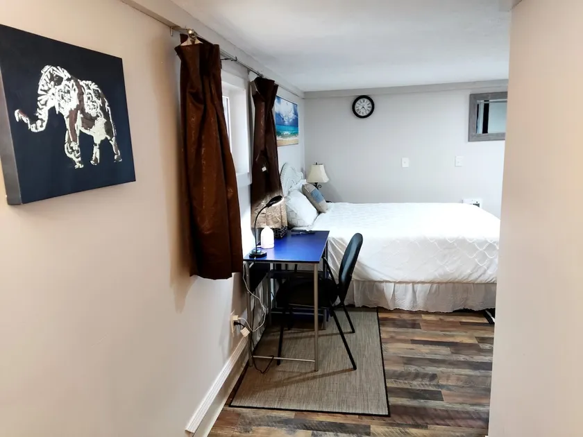 Guest House With Private Entrance; DT Noblesville - Image 1