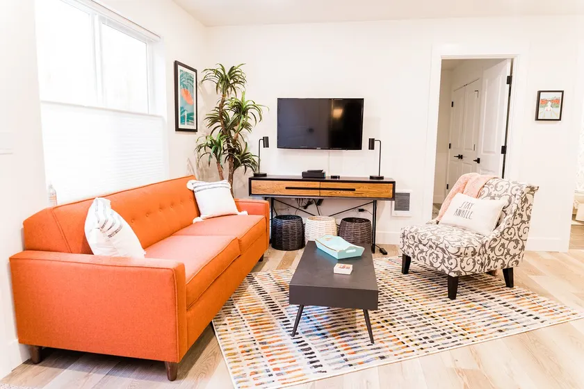 Poppy House: Private, 1-BR in NE; Saltwater HotTub - Image 1