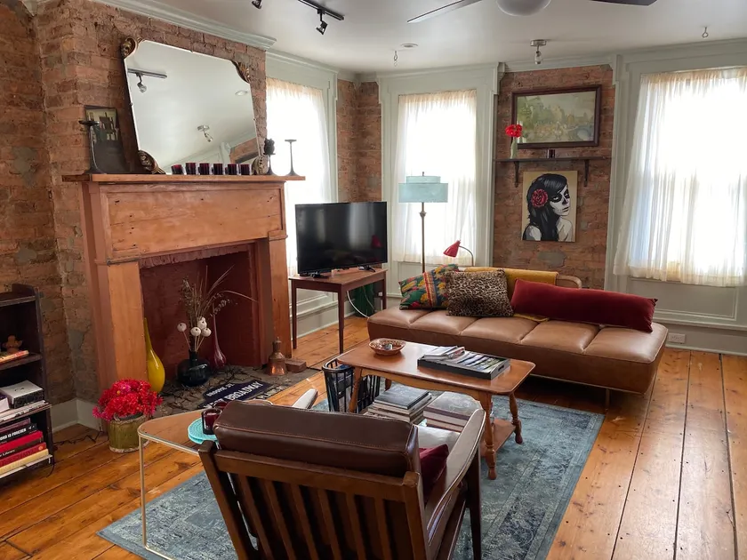 Vintage Village Charmer. Walkable to ALL! - Image 1