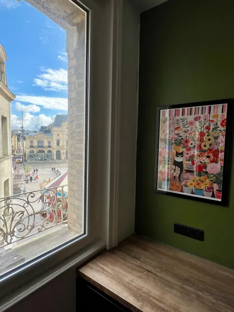 Triplex with view of theater Hyper Centre - Image 1