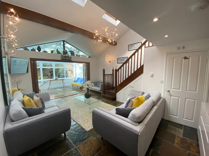 Beautiful Contemporary Beach Living - Image 1