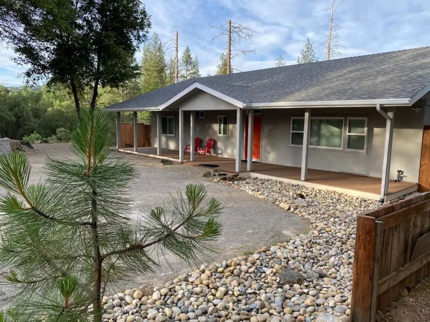 Boulder Creek Bungalow near Yosemite National Park - Image 1