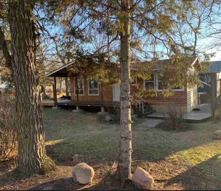 Comfy Cozy Cedar Lake House in Grand Beach - Image 1