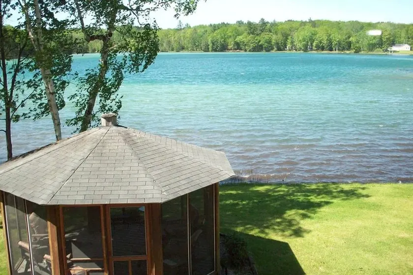 Beautiful home on Long Lake - Image 1