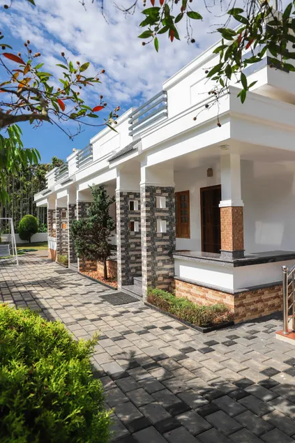 A Serene Villa amidst the Greens - Image 1