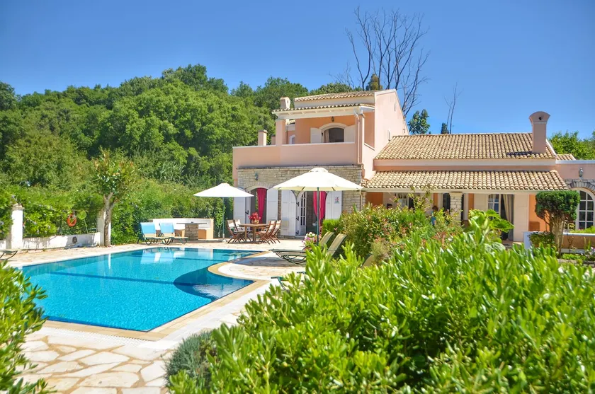 Avlaki Beachfront Villa - Image 1