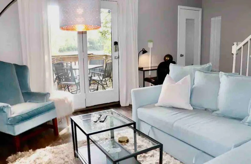 Riverfront Townhome in Downtown Yorkville - Image 1