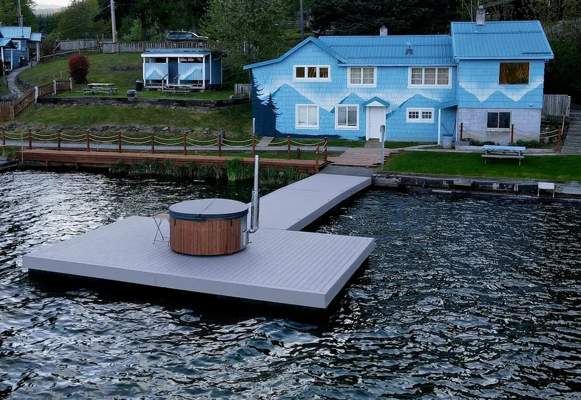 Rustic cabin with hot tub and sauna on the lake - Image 1