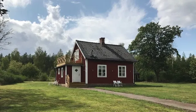 Småland cottage near Kosta - Image 1