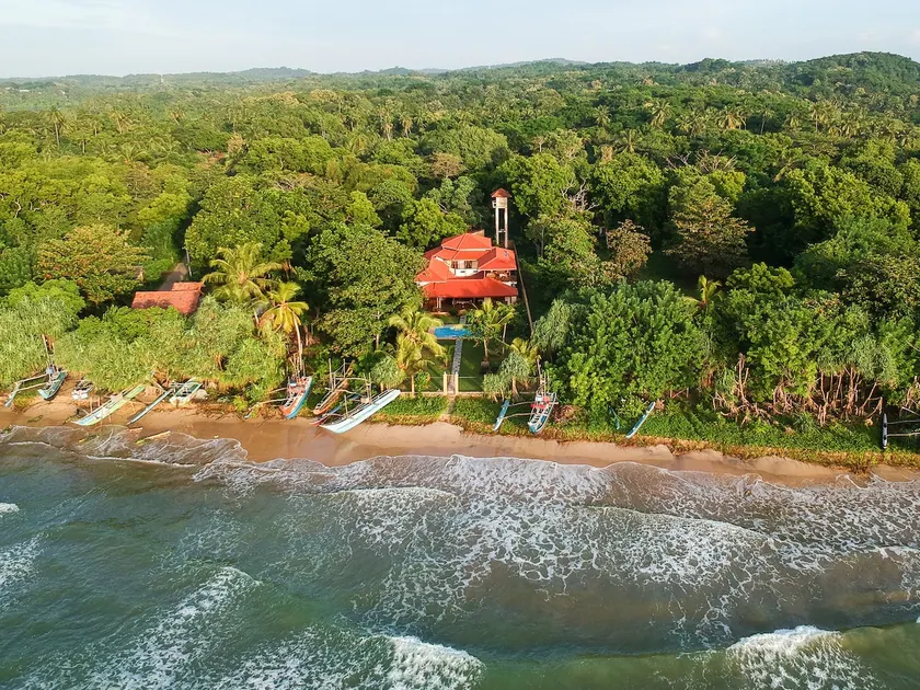 Stunning Beachfront Home Hiru Sandu Villa - Image 1