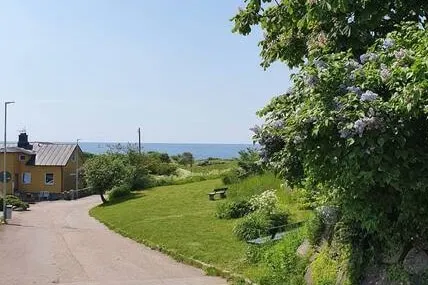 Beach and downtown 3-room apartment with sea view in Varberg - Image 1