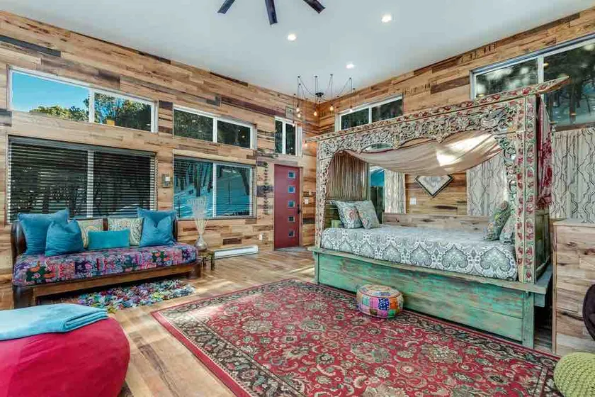 Sky Lodge/ 4000 square feet of pure luxury! - Image 1