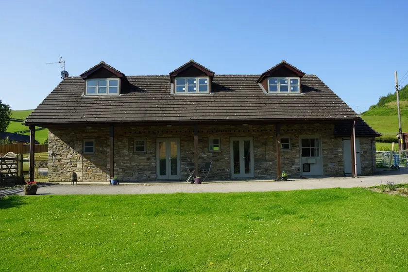 Comfortable cottage in rural surroundings - Image 1