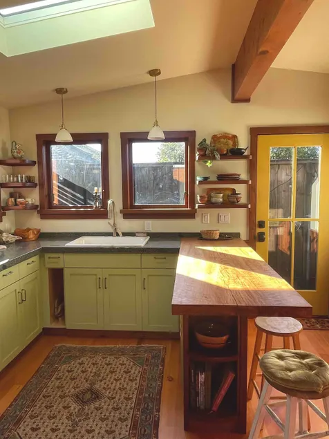 The YumYum Bungalow Cottage- Arcata- soaking tub - Image 1