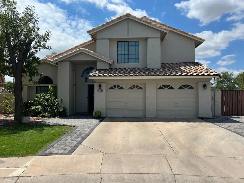 Lovely 4 bedroom Gilbert home with pool - Image 1