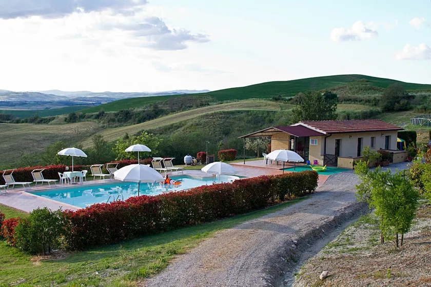 ”Il Sole” two-room apartment with pool - Image 1