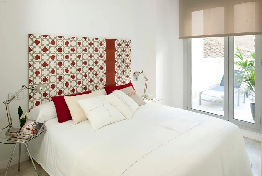 Spacious Apartment with a Terrace Near Atocha - Image 1