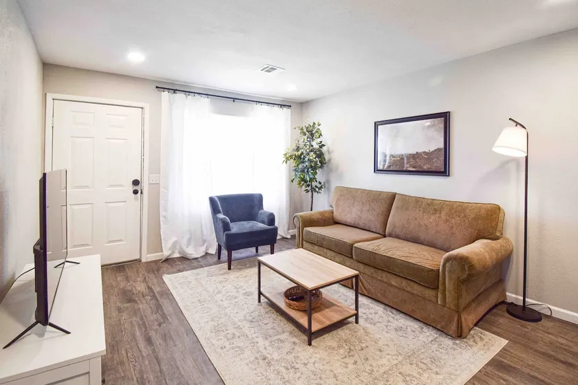 Cozy Apartment in the Heart of Bentonville - Image 1