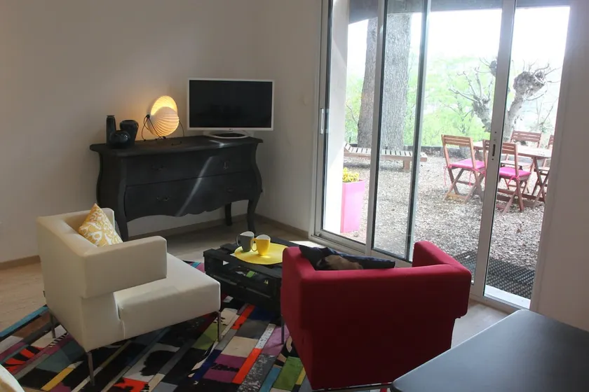 Independent studio, view & pool - Image 1