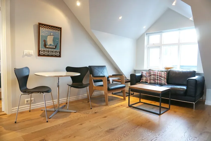Loft apartment with sea view in centre - Image 1