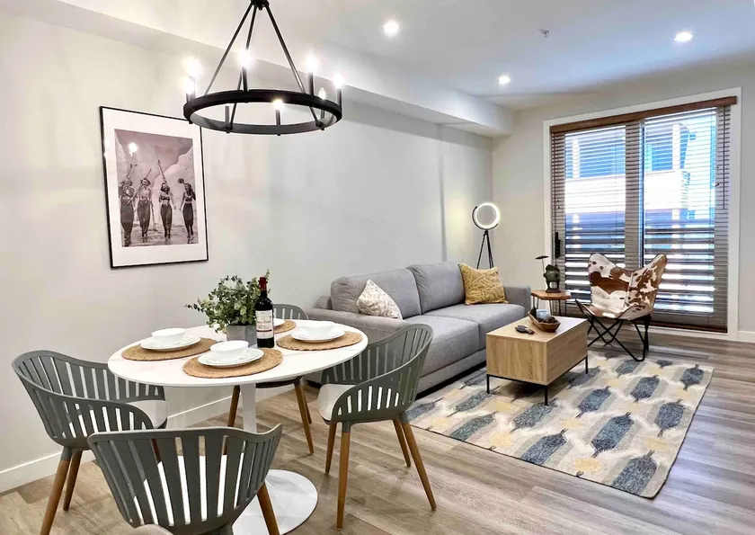 Cozy tranquil getaway 1br king-bed Near DT HotTub - Image 1