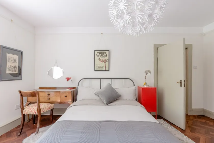 Victorian Apartment in The Crescent Close to Town and Sea - Image 1