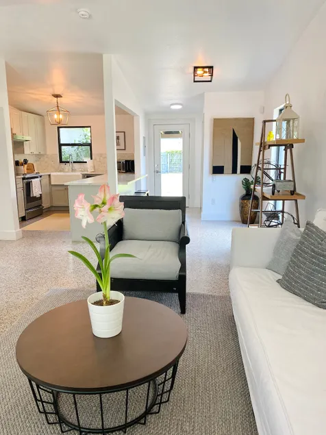 Mid Century Oasis minutes to Downtown Tampa. - Image 1