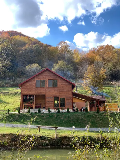 “Pe Vale” Cabin - Image 1