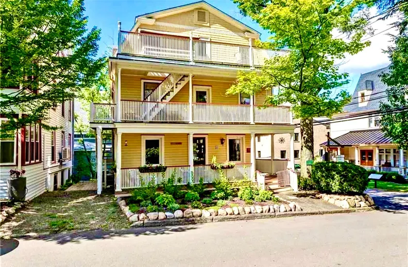 Huge Family Home in the Heart of the Institution - Image 1