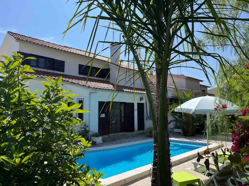 Casa Pausa Sesimbra Holiday Home - Image 1