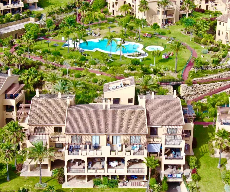 Quartiers Marbella Penthouse in Hacienda Cifuentes Benahavis - Image 1