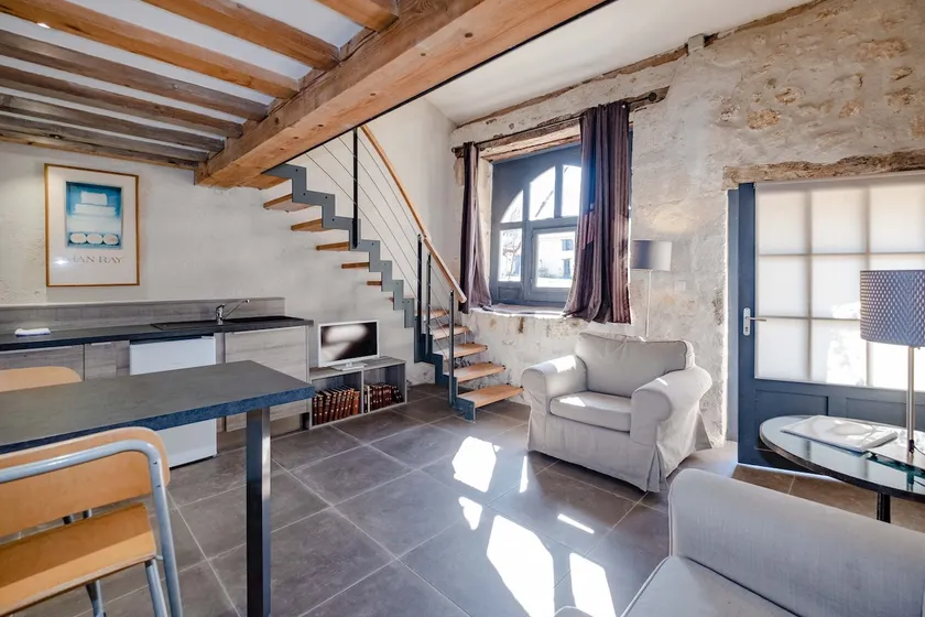 Studio, chic, romantic stone, wood and steel - Image 1