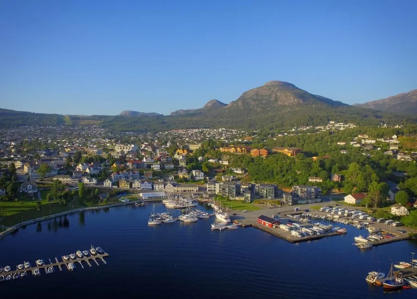 Modern apartment in the Harbour of Jørpeland - Image 1