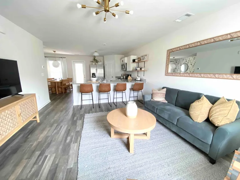 New Inman luxury home lake view sleeps 6 - Image 1