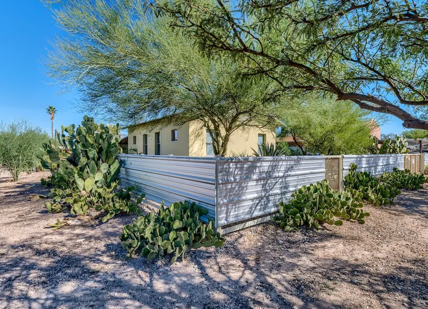 Mid-Town Bungalow Stay - Image 1