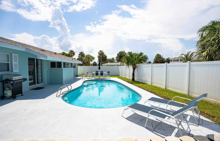 Modern Beach Home! Heated Pool, Pet Friendly Yard - Image 1