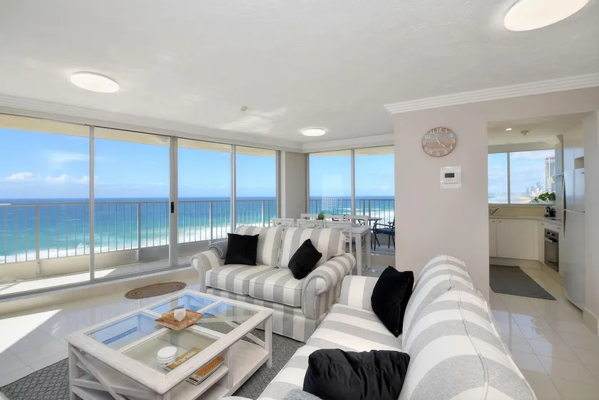 Spectacular Luxury Beachfront Apartment - Image 1