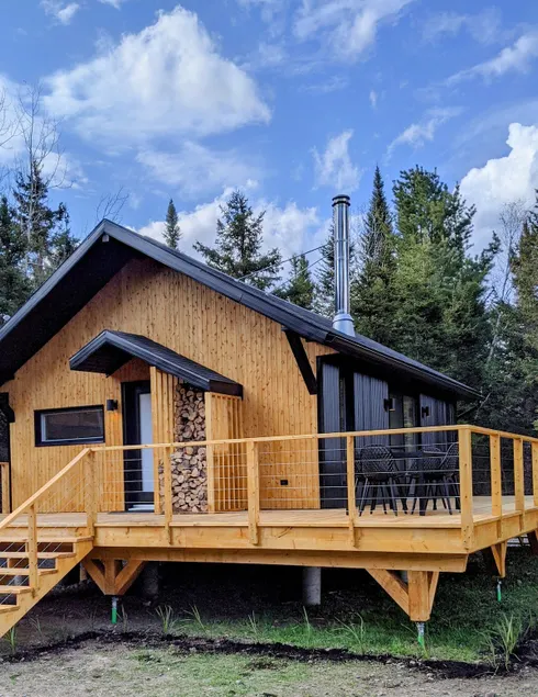 Le Chalet Des Buckés – Matane River - Image 1