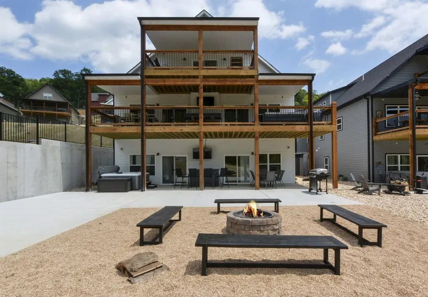 LakeViews, Indoor/Outdoor Pools, HotTub & Fire Pit - Image 1