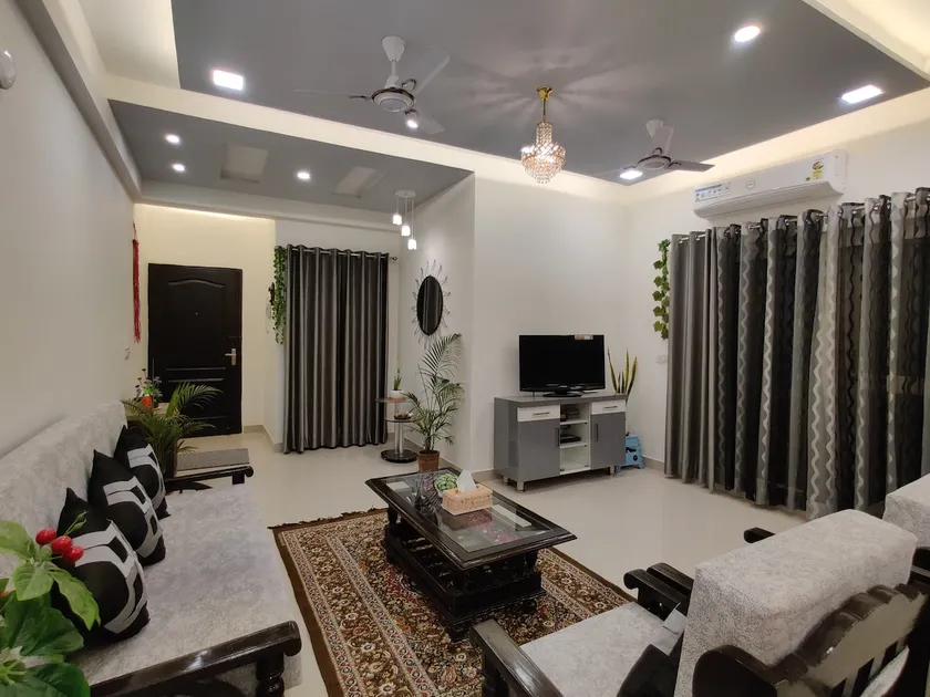 Near Taj | Spacious 3BHK: Anand's Aashiyana R123 - Image 1