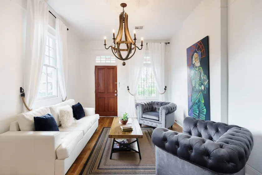 Modern Victorian House With Relaxing Courtyard - Near FQ - Image 1
