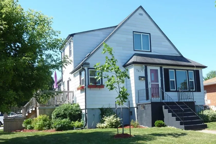 Lincoln's Red Door -  HUGE 4 BR/2 BA private APT - Image 1