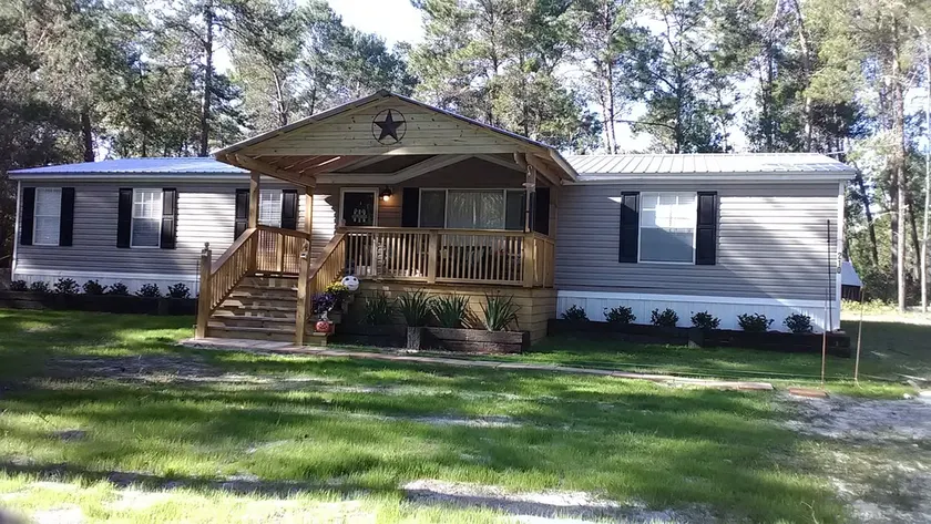 Quiet getaway in updated home in Fl state forest - Image 1