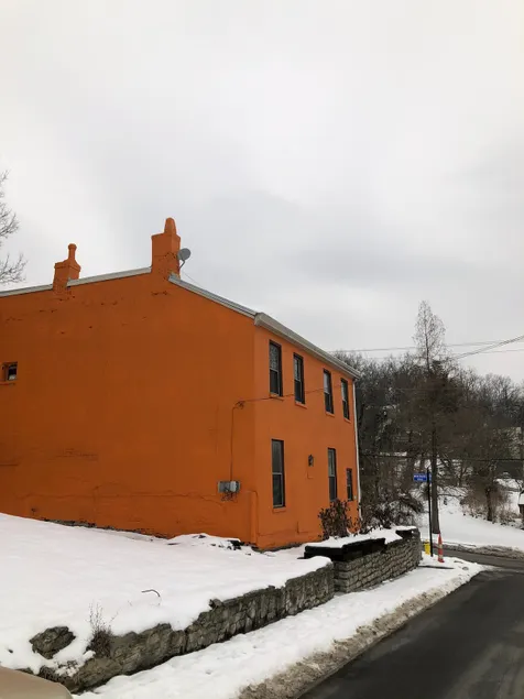 Bright Orange Apartment - Image 1