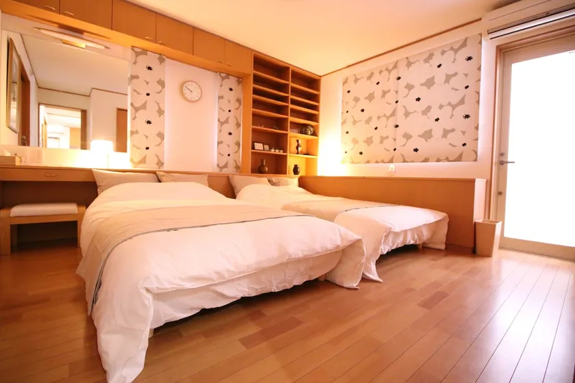 The location is a 2-minute walk from the station, making it ideal for families. - Image 1