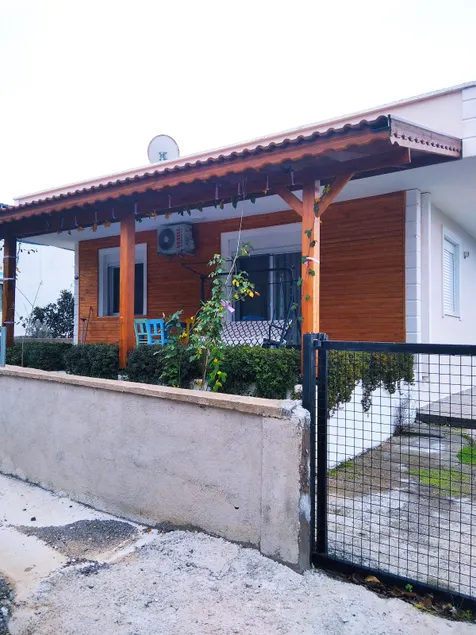 House with Garden - Image 1