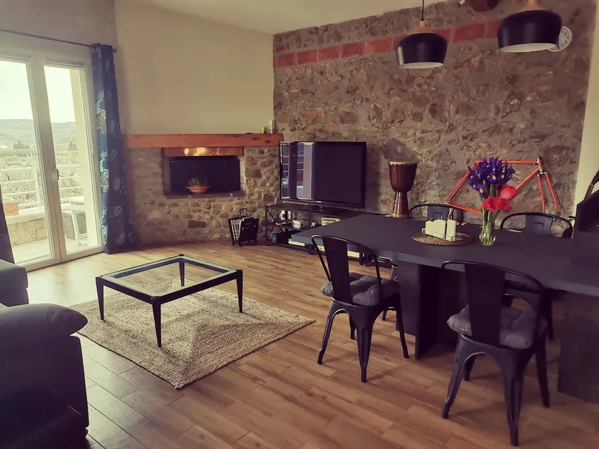 Lola's house - Image 1